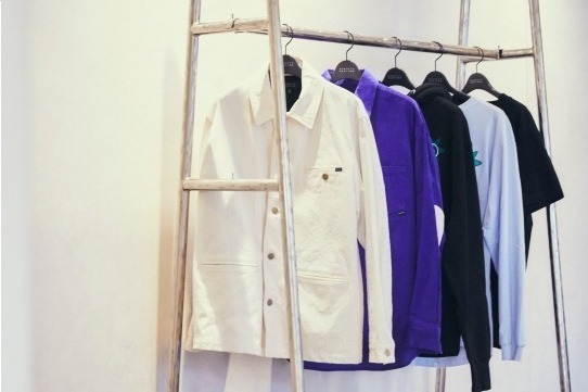 バーニーズ ニューヨーク×グローヴランドのコラボコレクション、ワークウェア着想のジャケットやパーカー