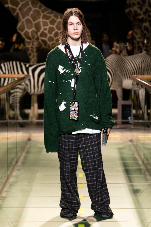 ヴェトモン(VETEMENTS) 2019-20年秋冬メンズコレクション  - 写真20