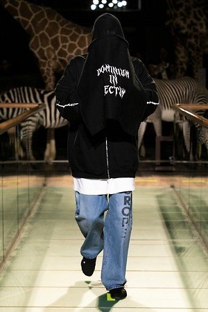 ヴェトモン(VETEMENTS) 2019-20年秋冬メンズコレクション  - 写真37