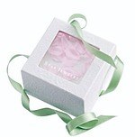 スタージュエリー“夜桜”イメージの春限定ネックレス、月夜に咲く桜をピンクマザーオブパールで｜写真4