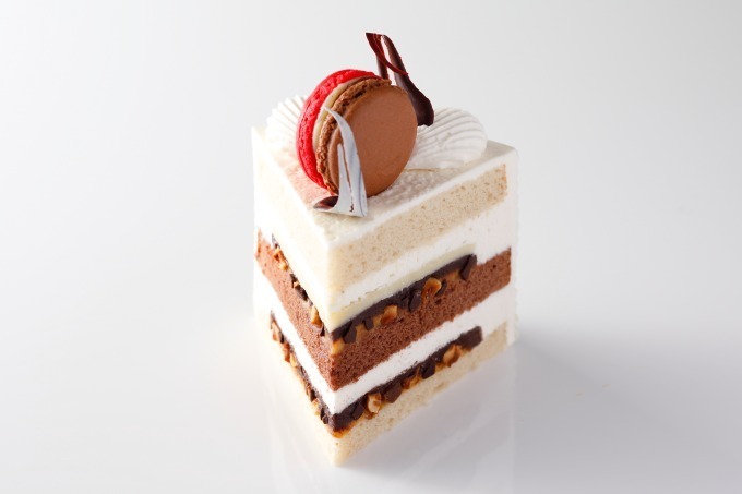 ホテルニューオータニのバレンタイン、"宝石箱"ボンボンショコラ＆スーパーチョコレートショートケーキ｜写真1