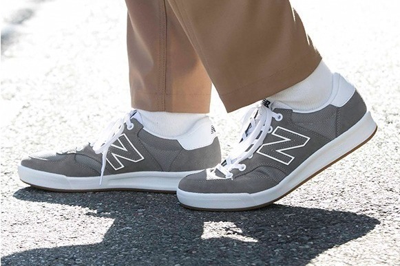 ニューバランスのアーバンリサーチ限定シューズ「CRT300」Nマークも同色のクラシックシルエット