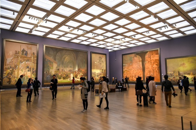国立新美術館2017年開催の「ミュシャ展」展示風景