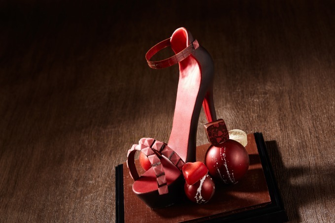 「ハイヒール型チョコ」ザ・プリンス パークタワー東京で、ピンクの"ルビーチョコレート"を飾って｜写真1