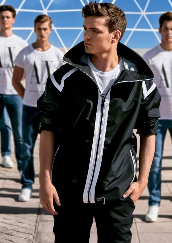 A X アルマーニ エクスチェンジ A X Armani Exchange 19年春夏ウィメンズ メンズコレクション ファッションプレス