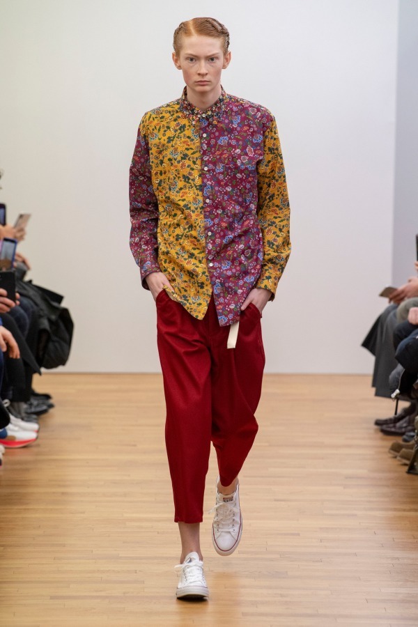 写真30 42 ページ2 メンズ 赤のパンツ ロング のコーディネート着用 コレクションルックギャラリー ファッションプレス