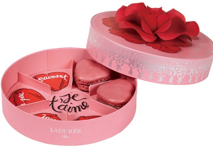 ラデュレ2019年バレンタインスイーツ、ピンクのハート型マカロンを詰め込んだ“バラの花”ボックス｜写真6