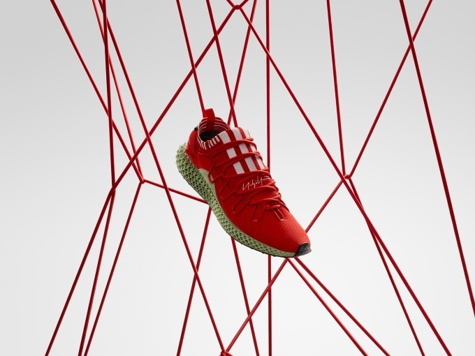 Y-3 ランナー 4D」限定ランニングシューズ、2層構造ニットアッパー＆高 