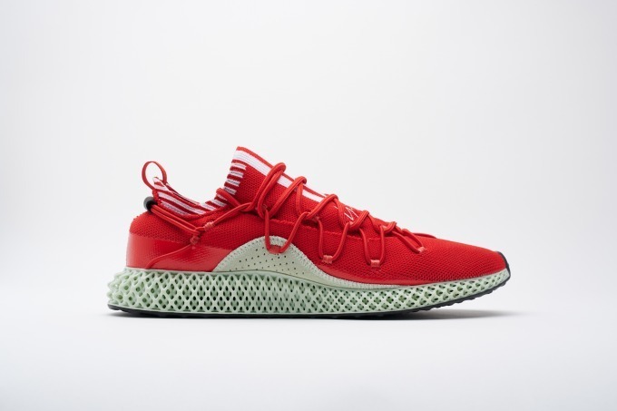 Y-3 ランナー 4D」限定ランニングシューズ、2層構造ニット