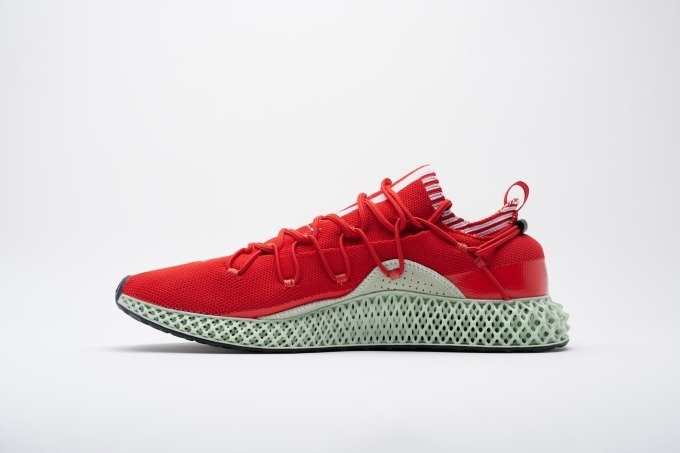 Y-3 ランナー 4D」限定ランニングシューズ、2層構造ニットアッパー&高 Y-3 ランナー 4D」限定ランニングシューズ、2層構造ニットアッパー&高