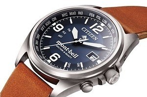 シチズン「プロマスター」×モンベルの腕時計、両ブランドロゴ入り文字板のカーフバンドモデルなど