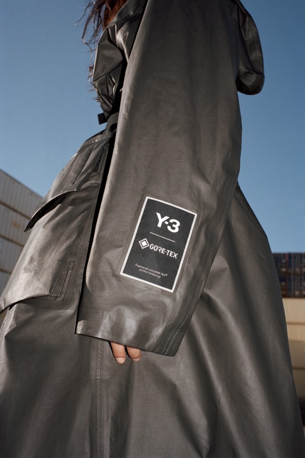 Y-3新作ゴアテックスパック、“パラシュート”着想の軽量ロングコート＆オーバーサイズジャケット｜写真4