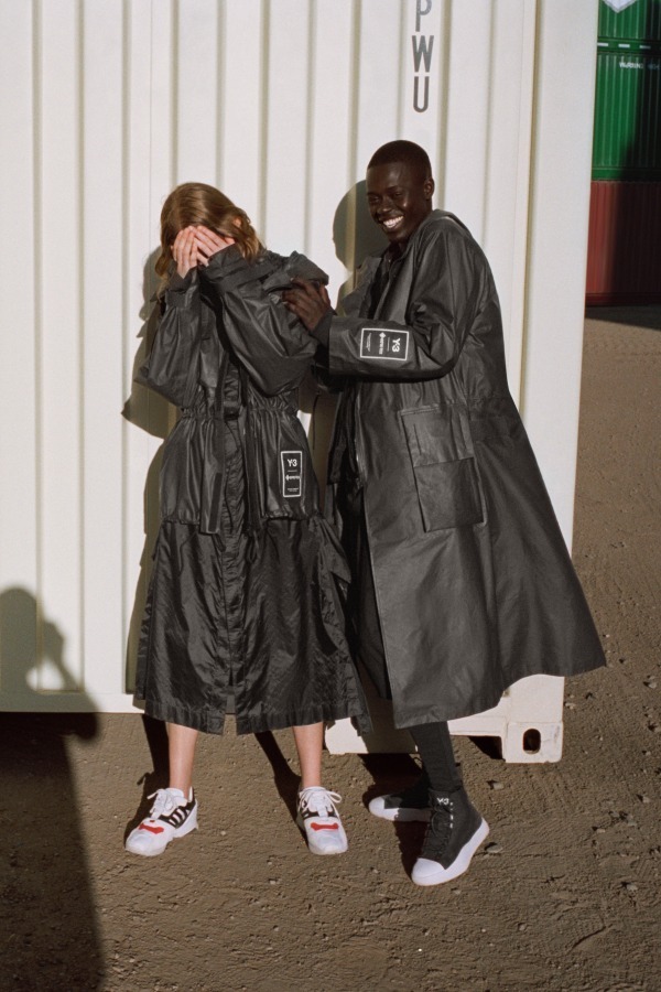 Y-3新作ゴアテックスパック、“パラシュート”着想の軽量ロングコート＆オーバーサイズジャケット｜写真3