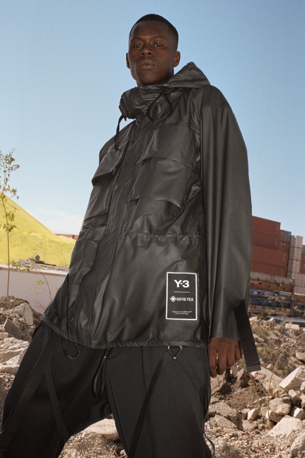 Y-3新作ゴアテックスパック、“パラシュート”着想の軽量ロングコート＆オーバーサイズジャケット - ファッションプレス