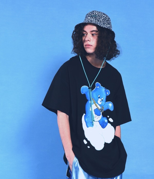 ケアベア「グランピーベア」を描いたTシャツ、ランド バイ ケアベア「グランピーベア」を描いたTシャツ、ランド バイ