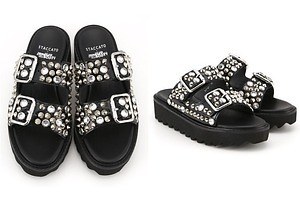 スタッカート×ジェレミー・スコットのコラボシューズ、スタッズベルトの厚底サンダルなど7型