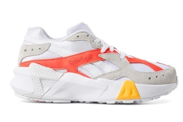 リーボック×ジジ・ハディッド、“極厚”レトロカラーシューズやショート丈ジャケットのセットアップ