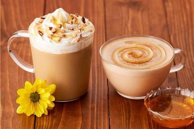 タリーズコーヒー、人気ハニーミルクラテを"豆乳"で「ミルキーハニーソイラテ」ホイップ＆ソースも豆乳