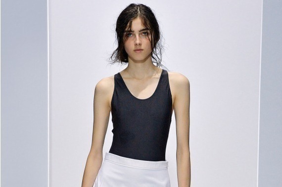 マーガレット・ハウエル×ミズノのスイムウェア＆ジャケット、機能性とミニマルなデザインを両立