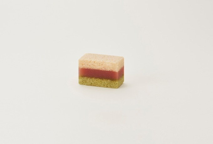 とらや、春の新作和菓子「小形羊羹 いちご」桜モチーフの羊羹＆最中や和菓子詰め合わせも｜写真11