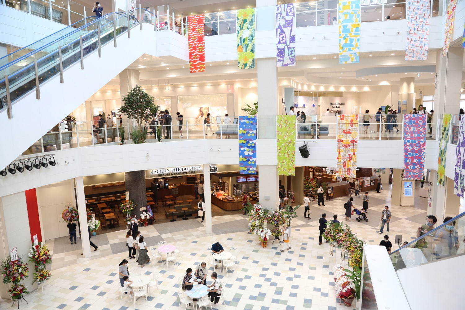 「イーアス沖縄豊崎」豊見城市最大の大型商業施設 - 水族館や沖縄初のロフト、コジマ×ビックカメラほか｜写真17