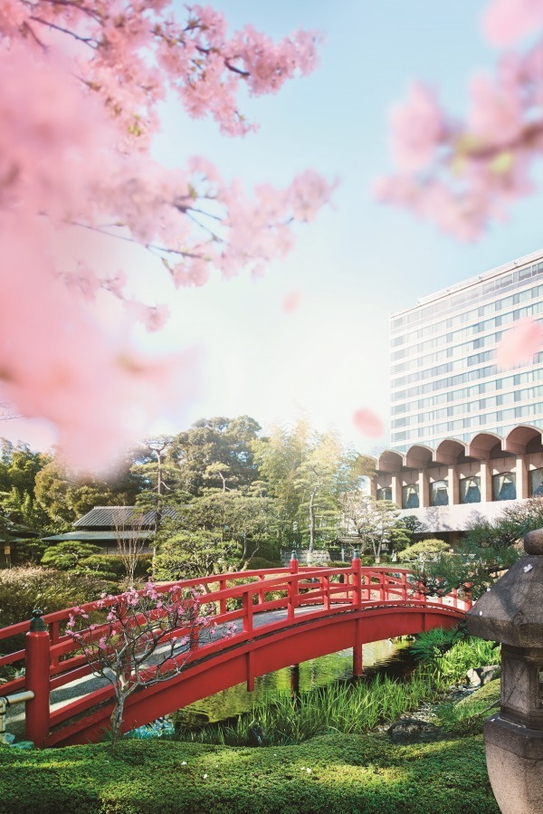 ホテルニューオータニ“桜”モチーフの「紅白マカロン」こしあん＆しろあんと桜の花びらをサンド | 写真