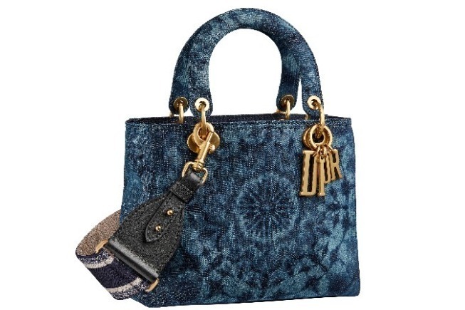 レディ ディオール｜ディオール“カレイドスコープ(万華鏡)”モチーフのアイコンバッグ「レディ ディオール」デニム地で