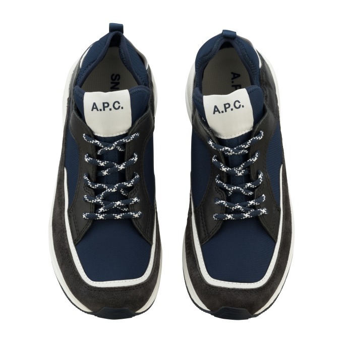 A.P.C.新作"スリッポン"スニーカー2種、ヒールにビックロゴ＆初登場ダークカラー｜写真9