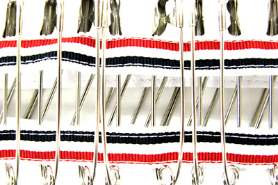 トム・ブラウン、限定ボタンダウンシャツをドーバー ストリート マーケット ギンザで発売