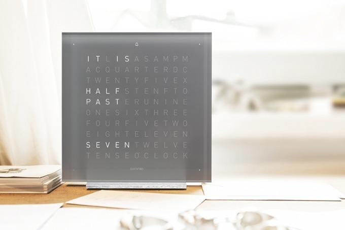 二子玉川｜“文章で時刻を表示する”時計「クロックツー」のアラーム付き置時計にグレーの新色