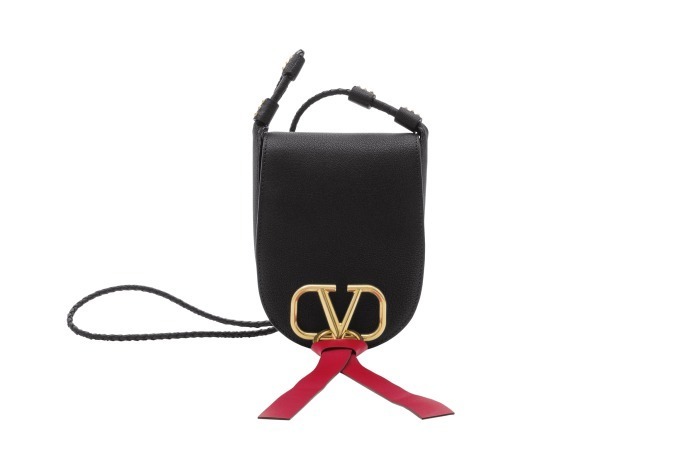 ヴァレンティノ ガラヴァーニの新作バッグ、“V”ロゴ&リボンをあしらっ 
