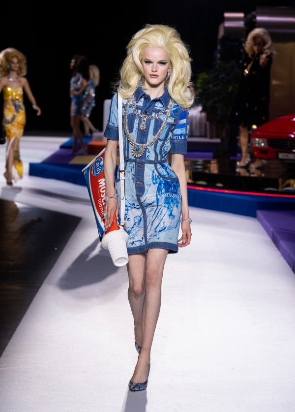 モスキーノ(MOSCHINO) 2019-20年秋冬ウィメンズコレクション  - 写真22