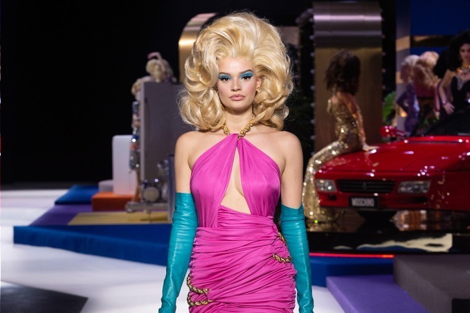 モスキーノ 2019-20年秋冬ウィメンズコレクション - 明日にはカジノで一攫千金！