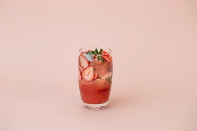 J.S. パンケーキカフェ「ストロベリー ラバーズ」国産苺を贅沢に使ったミルフィーユパンケーキやパフェ｜写真4