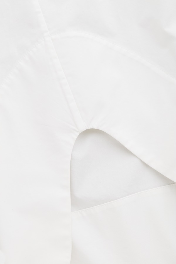 COS“白シャツ”のカプセルコレクション、シンプルかつスタンダードなメンズ＆ウィメンズ全8型｜写真12