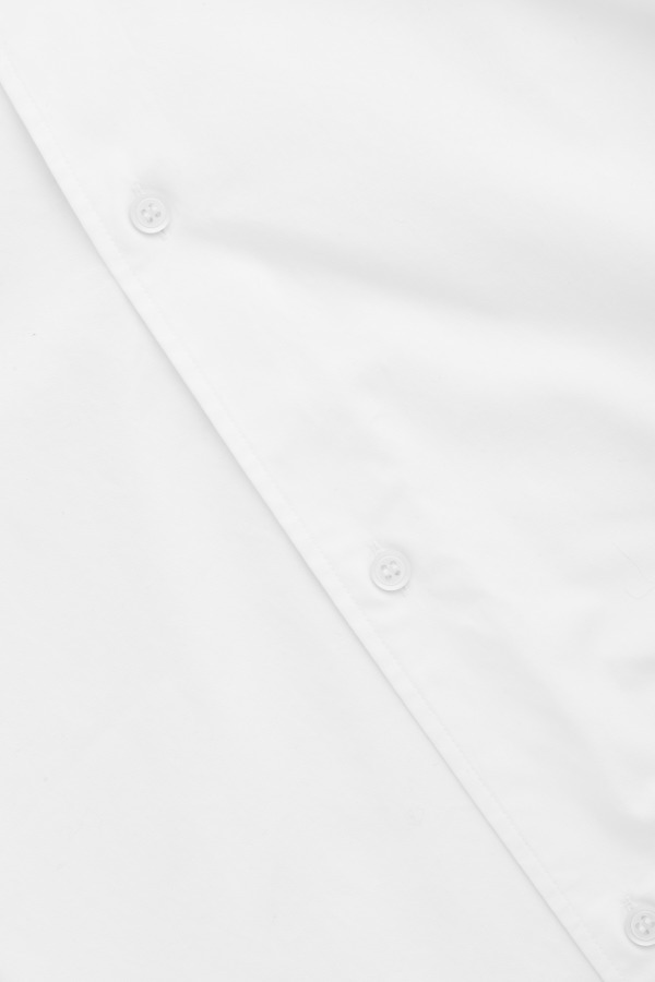 COS“白シャツ”のカプセルコレクション、シンプルかつスタンダードなメンズ＆ウィメンズ全8型｜写真9