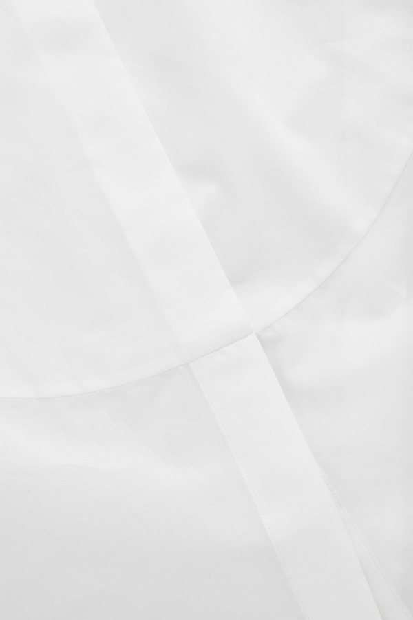 COS“白シャツ”のカプセルコレクション、シンプルかつスタンダードなメンズ＆ウィメンズ全8型｜写真24