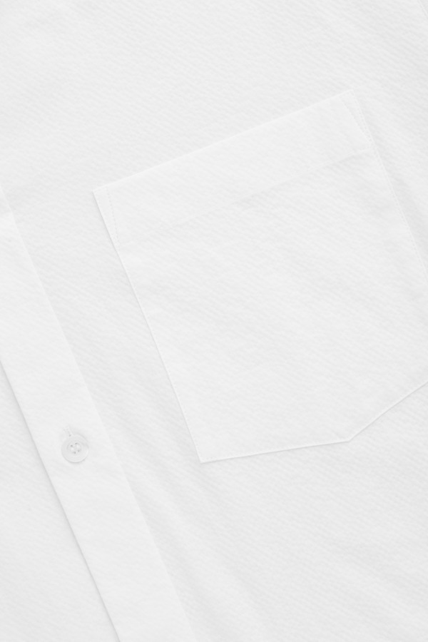 COS“白シャツ”のカプセルコレクション、シンプルかつスタンダードなメンズ＆ウィメンズ全8型｜写真6