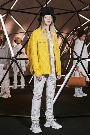 モンクレール ジーニアス 2 モンクレール 1952(MONCLER GENIUS 2 MONCLER 1952) 2019-20年秋冬メンズコレクション  - 写真2