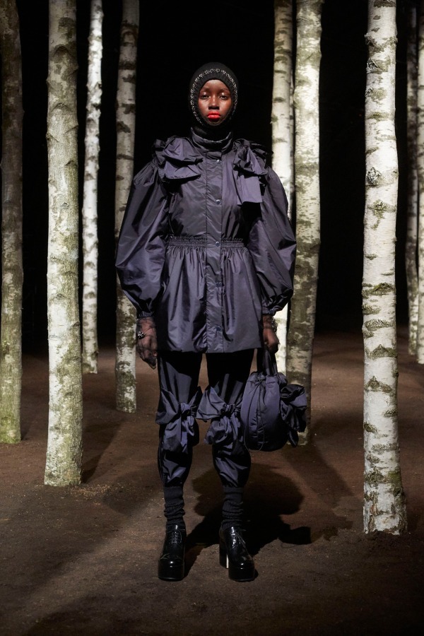 モンクレール ジーニアス 4 モンクレール シモーン・ロシャ(MONCLER GENIUS 4 MONCLER SIMONE ROCHA) 2019-20年秋冬ウィメンズコレクション  - 写真14