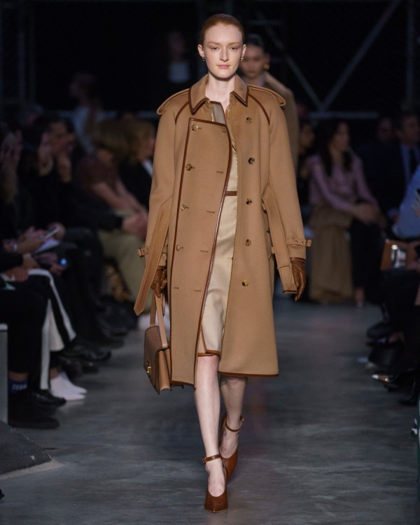 バーバリー(BURBERRY) 2019-20年秋冬ウィメンズコレクション  - 写真35