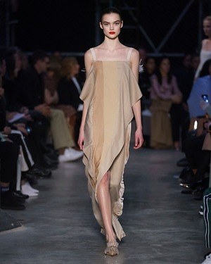 バーバリー(BURBERRY) 2019-20年秋冬ウィメンズコレクション  - 写真72