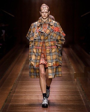 バーバリー(BURBERRY) 2019-20年秋冬ウィメンズコレクション  - 写真11