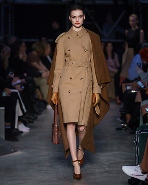 バーバリー(BURBERRY) 2019-20年秋冬ウィメンズコレクション  - 写真30