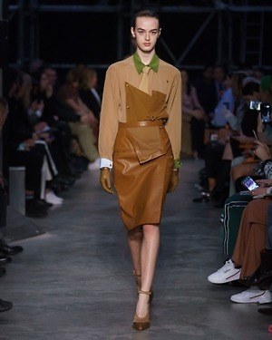 バーバリー(BURBERRY) 2019-20年秋冬ウィメンズコレクション  - 写真33