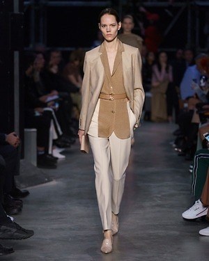 バーバリー(BURBERRY) 2019-20年秋冬ウィメンズコレクション  - 写真49