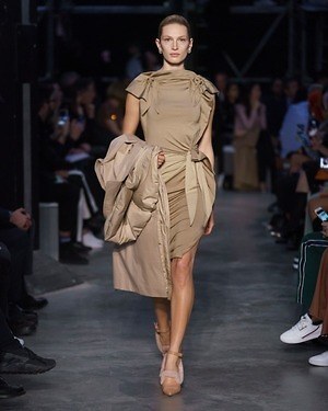 バーバリー(BURBERRY) 2019-20年秋冬ウィメンズコレクション  - 写真50