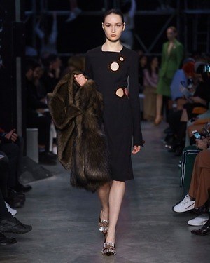 バーバリー(BURBERRY) 2019-20年秋冬ウィメンズコレクション  - 写真53