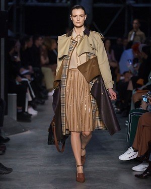 バーバリー(BURBERRY) 2019-20年秋冬ウィメンズコレクション  - 写真64