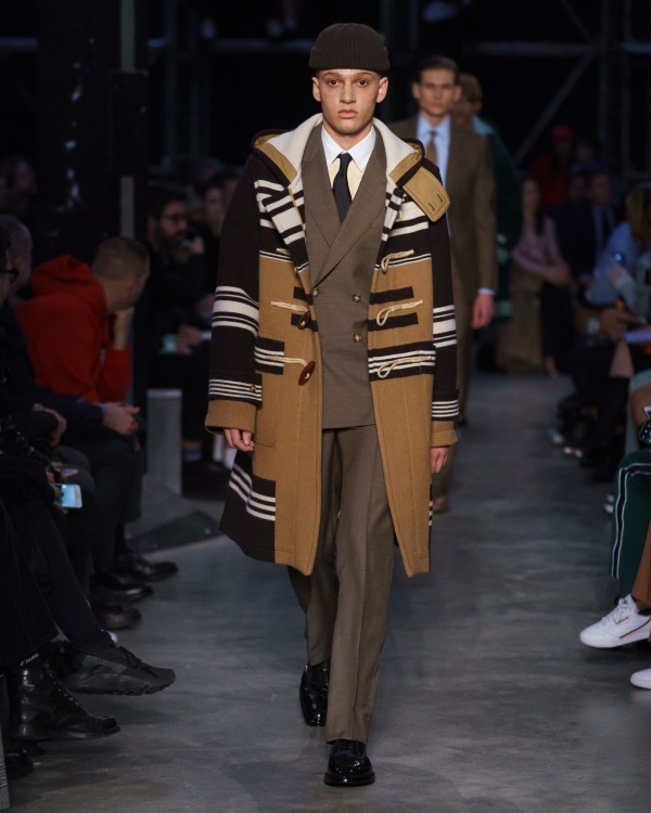 バーバリー(BURBERRY) 2019-20年秋冬メンズコレクション  - 写真15